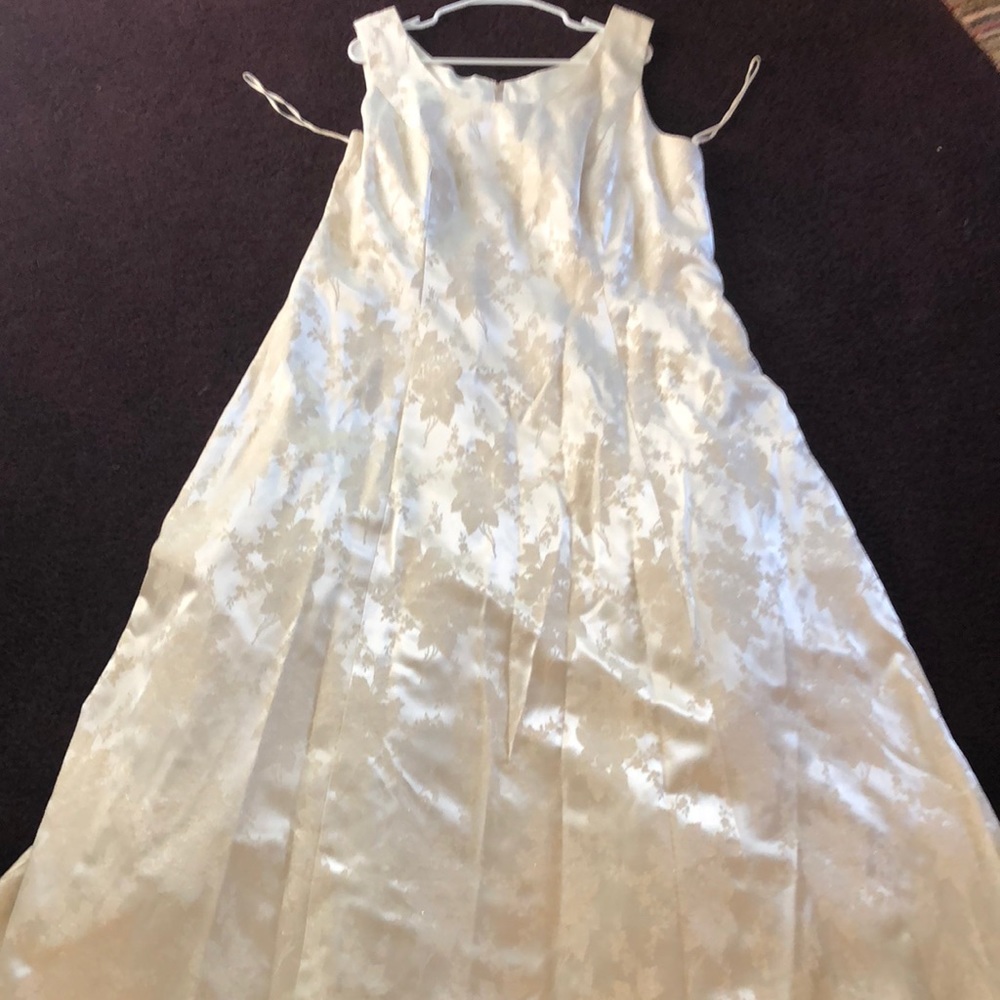 Cream formal gown / wedding dress 18W